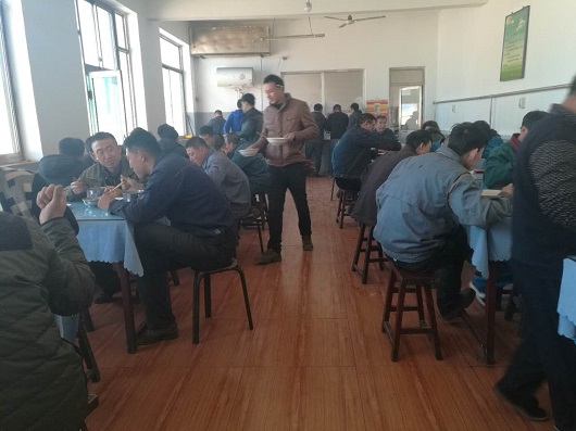 近日山西盛大鋼結(jié)構(gòu)食堂被吃貨們擠爆啦,到底是何美味?
