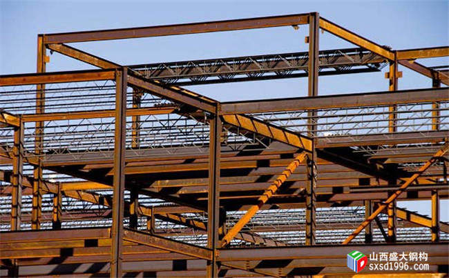 鋼結(jié)構(gòu)廠(chǎng)房生銹了